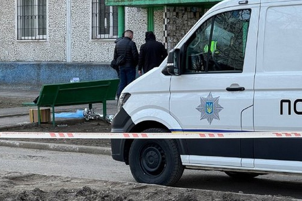 У Запоріжжі поліцейський застосував зброю для відбиття нападу: нападника знайшли мертвим (відео) 1 у Запоріжжі