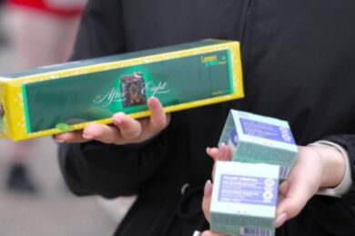 Гуманітарна допомога у Києві – сьогодні буде відкрита реєстрація на отримання цукерок та косме-тики