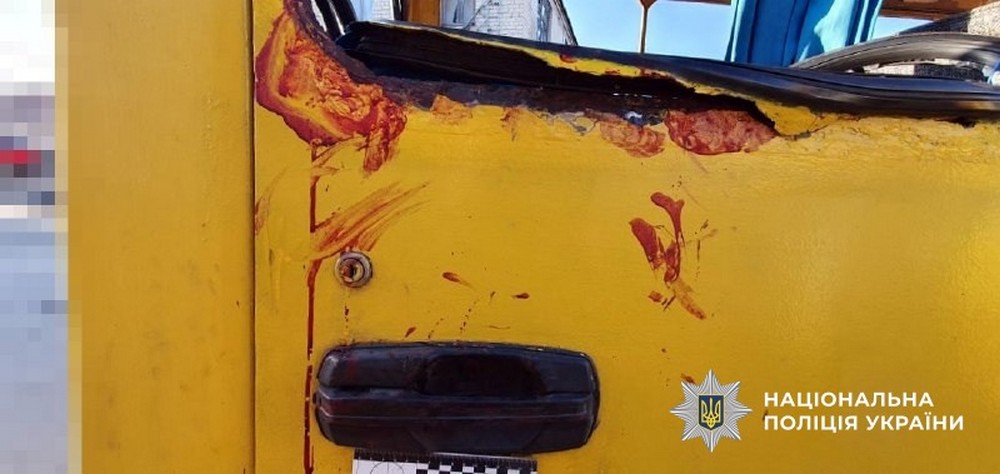 21 людину поранено і є загиблі на Херсонщині внаслідок ворожих атак. Зокрема, окупанти вдарили по маршрутці з пасажирами.