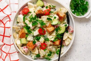 Рецепт дня: «Паста-салат з куркою, овочами та йогуртовою заправкою»