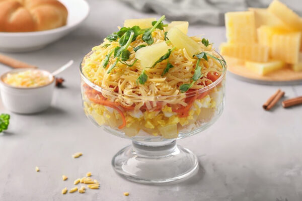 Рецепт дня: «Салат з куркою та ананасом»