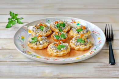 Рецепт дня: «Тарталетки з куркою, грибами та сиром»