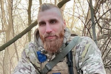 Виявилася вагітною: зворушливу історію порятунку кішки з-під Покровська розповів Павло Вишебаба (відео)