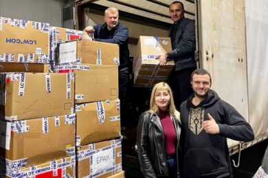 Гуманітарна допомога на Київщині: можна отримати якісний одяг, взуття і необхідні речі – деталі