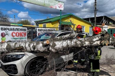 Найбільше руйнувань на Дніпропетровщині, Київщині і Хмельниччині, є загиблі внаслідок негоди у трьох областях (фото)