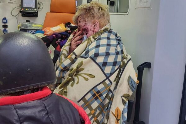 Є жертви, через удар по «Новій пошті» знищені посилки, сталися пожежі: нічна повітряна атака 9 квітня – все, що відомо (фото)