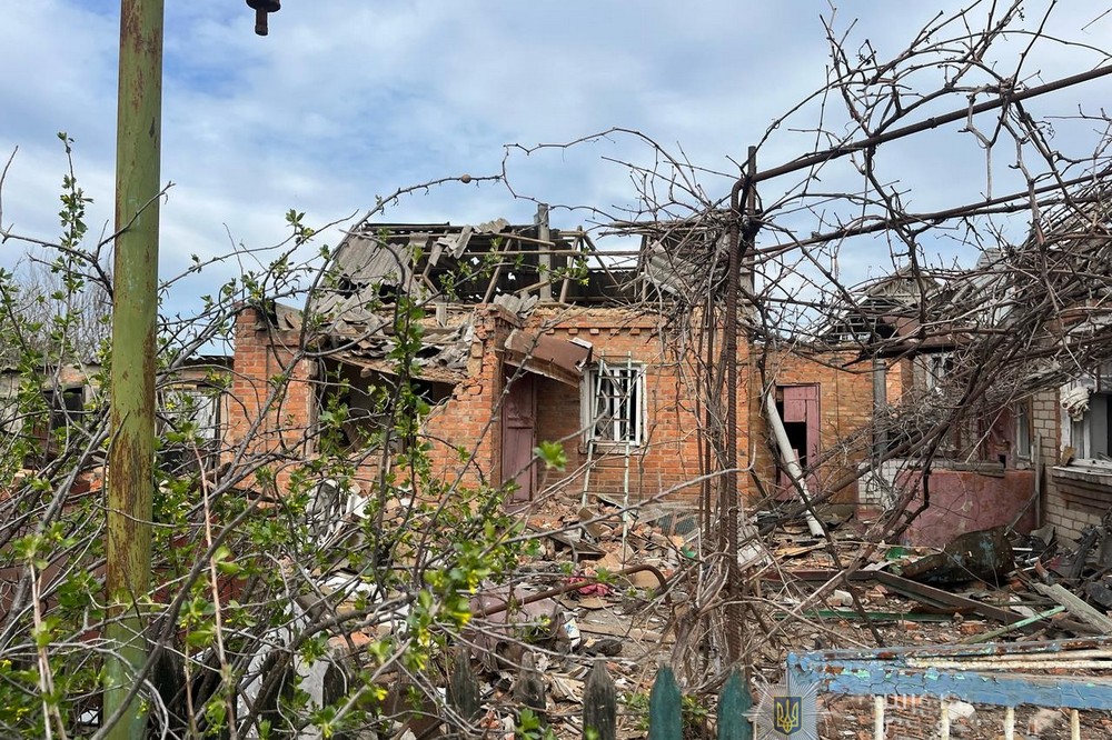 Поранені жінка та 10 поліцейських через ворожі обстріли на Запоріжжі 1 Поранені жінка та 10 поліцейських через ворожі обстріли на Запоріжжі