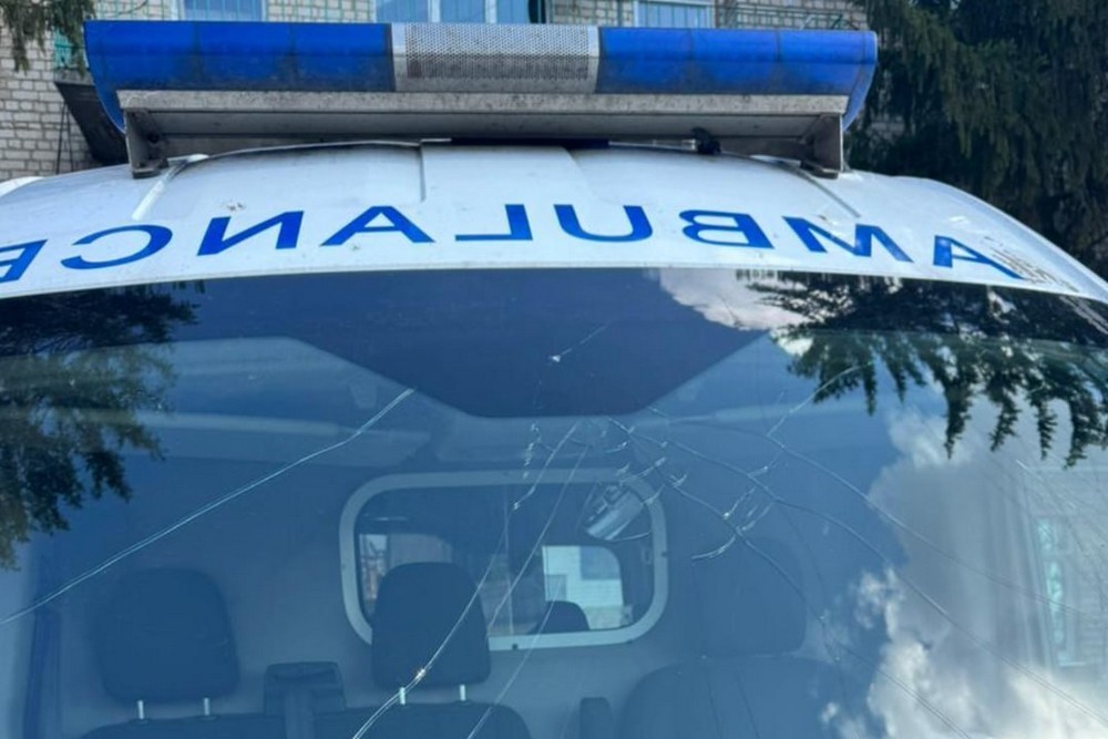Ворог атакував «швидку» з пораненими у Золочівській громаді на Харківщині 1 Ворог атакував «швидку» з пораненими у Золочівській громаді на Харківщині