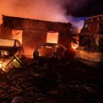 Згоріли пасажирські автобуси, ЗАЕС втратила живлення, влучання у багатоповерхівку, є поранені: нічна повітряна атака 14 квітня – все, що відомо (фото, відео)