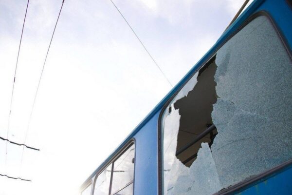 Загиблий  і багато поранених, серед них дитина,  удари по транспорту, енергетиці, портовій інфраструктурі: нічна масована повітряна атака 17 квітня (все, що відомо)