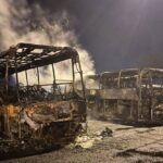 Є поранені, згоріли автобуси, велике місто під кількагодинним вогнем: масована нічна повітряна атака 18 квітня – все, що відомо (фото, відео)