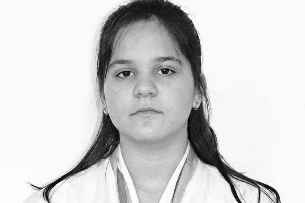 Рибалила під високовольтною ЛЕП і підняла вудку вгору: трагічно загинула 15-річна українська спортсменка