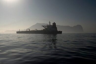 Попри блокаду США, підсанкційні танкери проходять через Ормузьку протоку