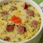 Рецепт дня: «Вершковий суп із копченими ковбасками»