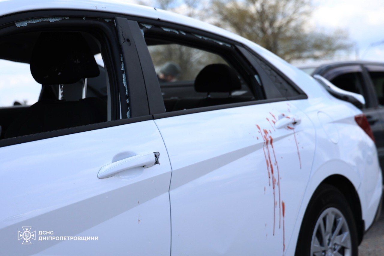 Люди помирали у своїх автівках... Десятки вбитих і поранених у Дніпрі 14 квітня внаслідок ворожого удару 1 Люди помирали у своїх автівках... Десятки вбитих і поранених у Дніпрі 14 квітня внаслідок ворожого удару