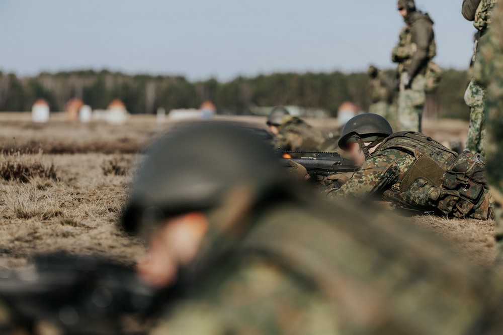 Війна в Україні 2 квітня: ворог просунувся на Харківщині і Донеччині, втратив 1 300 солдатів за добу 1 Війна в Україні 2 квітня: ворог просунувся на Харківщині і Донеччині, втратив 1 300 солдатів за добу