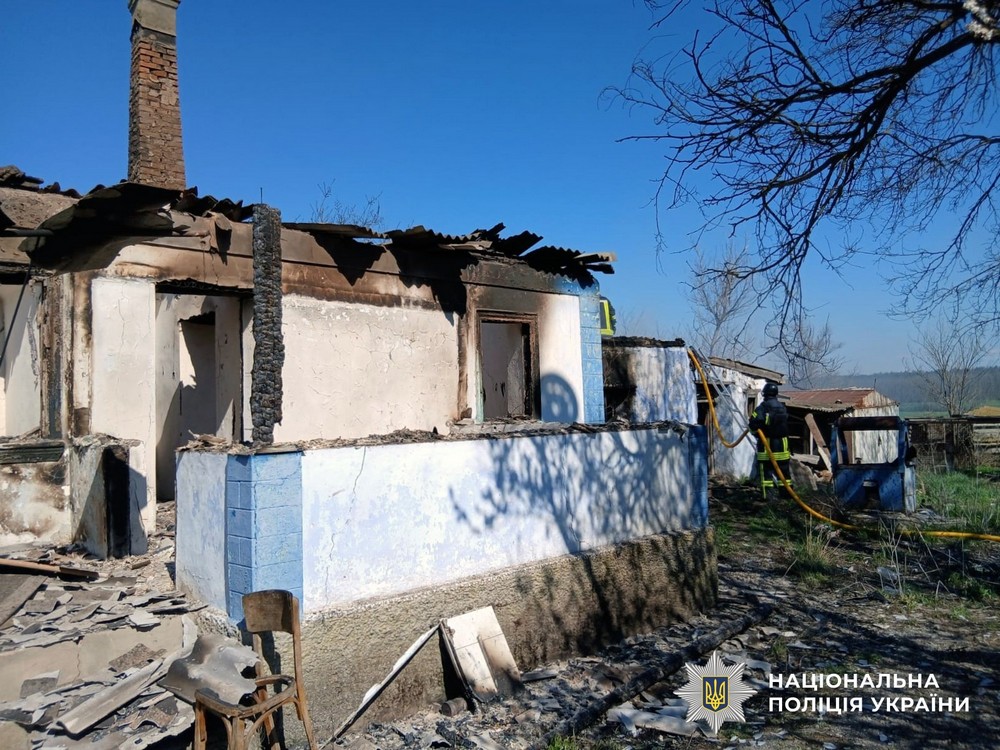 Шестеро вбитих і 22 поранених: пекло у Херсоні і області – ворог скидає бомби, б’є дронами і артилерією (Фото)