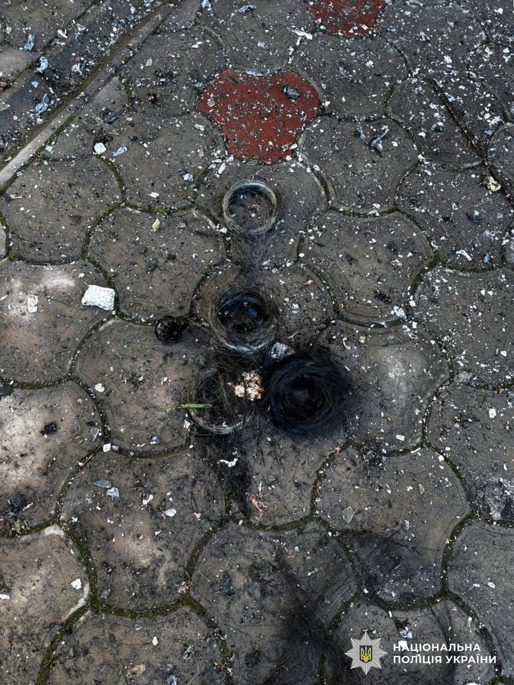 Шестеро вбитих і 22 поранених: пекло у Херсоні і області – ворог скидає бомби, б’є дронами і артилерією (Фото)