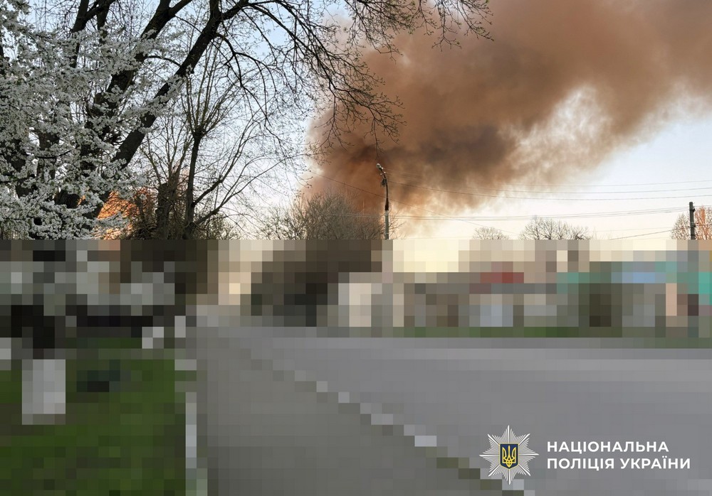 6Шестеро вбитих і 22 поранених: пекло у Херсоні і області – ворог скидає бомби, б’є дронами і артилерією (Фото)