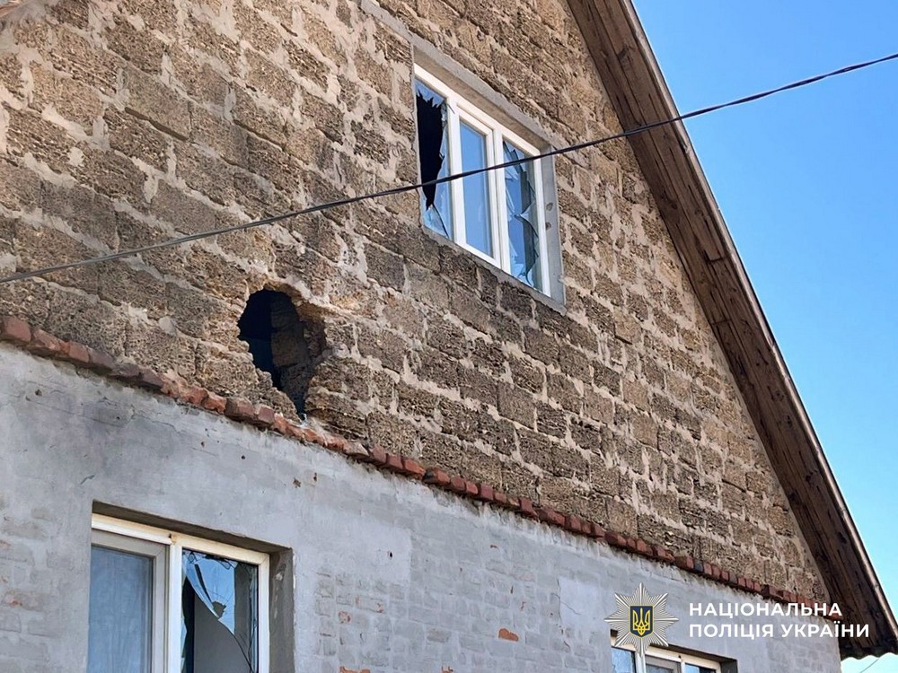 Шестеро вбитих і 22 поранених: пекло у Херсоні і області – ворог скидає бомби, б’є дронами і артилерією (Фото)