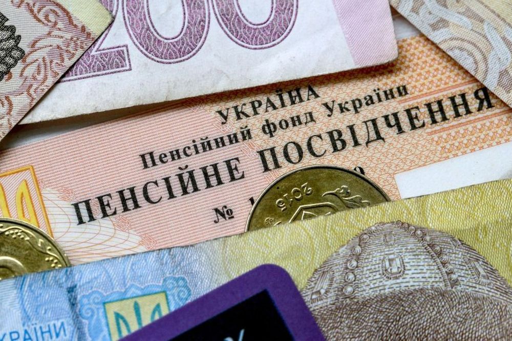 Нова допомога від держави, перерахунок пенсій, зміни в зарплатах освітян, кешбек на пальне, лікарняні онлайн та оновлення програми «Доступні ліки»: основні зміни з 1 квітня