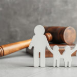 Тимчасова допомога дітям, батьки яких не платять аліменти – як отримати, куди звертатися