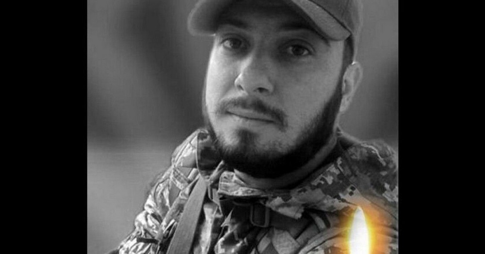 Аль Шамі Фарес Недаль — старший лейтенант Збройних сил України. Учасник російсько-української війни, що відзначився під час російського вторгнення в Україну в 2022 році. Герой України, відзначений орденом «Золота Зірка» (посмертно, 2023). Народився 5 квітня 1993 року в Йорданії. Коли йому виповнилось шістнадцять, разом з батьками переїхав в Україну, у Рівне. З 2014-го воював у зоні АТО. З 2021 року — командир механізованої роти позначення дій противника 214-го окремого спеціального батальйону. 12 травня 2022 року командир механізованої роти Аль Шамі Фарес Недаль потрапив під обстріл противника в районі населеного пункту Рубіжне, що на Харківщині. Ворожа куля уразила офіцера на полі бою. Унаслідок поранення Фарес загинув. Аль Шамі Фарес Недаль — старший лейтенант Збройних сил України. Учасник російсько-української війни, що відзначився під час російського вторгнення в Україну в 2022 році. Герой України, відзначений орденом «Золота Зірка» (посмертно, 2023). Народився 5 квітня 1993 року в Йорданії. Коли йому виповнилось шістнадцять, разом з батьками переїхав в Україну, у Рівне. З 2014-го воював у зоні АТО. З 2021 року — командир механізованої роти позначення дій противника 214-го окремого спеціального батальйону. 12 травня 2022 року командир механізованої роти Аль Шамі Фарес Недаль потрапив під обстріл противника в районі населеного пункту Рубіжне, що на Харківщині. Ворожа куля уразила офіцера на полі бою. Унаслідок поранення Фарес загинув.