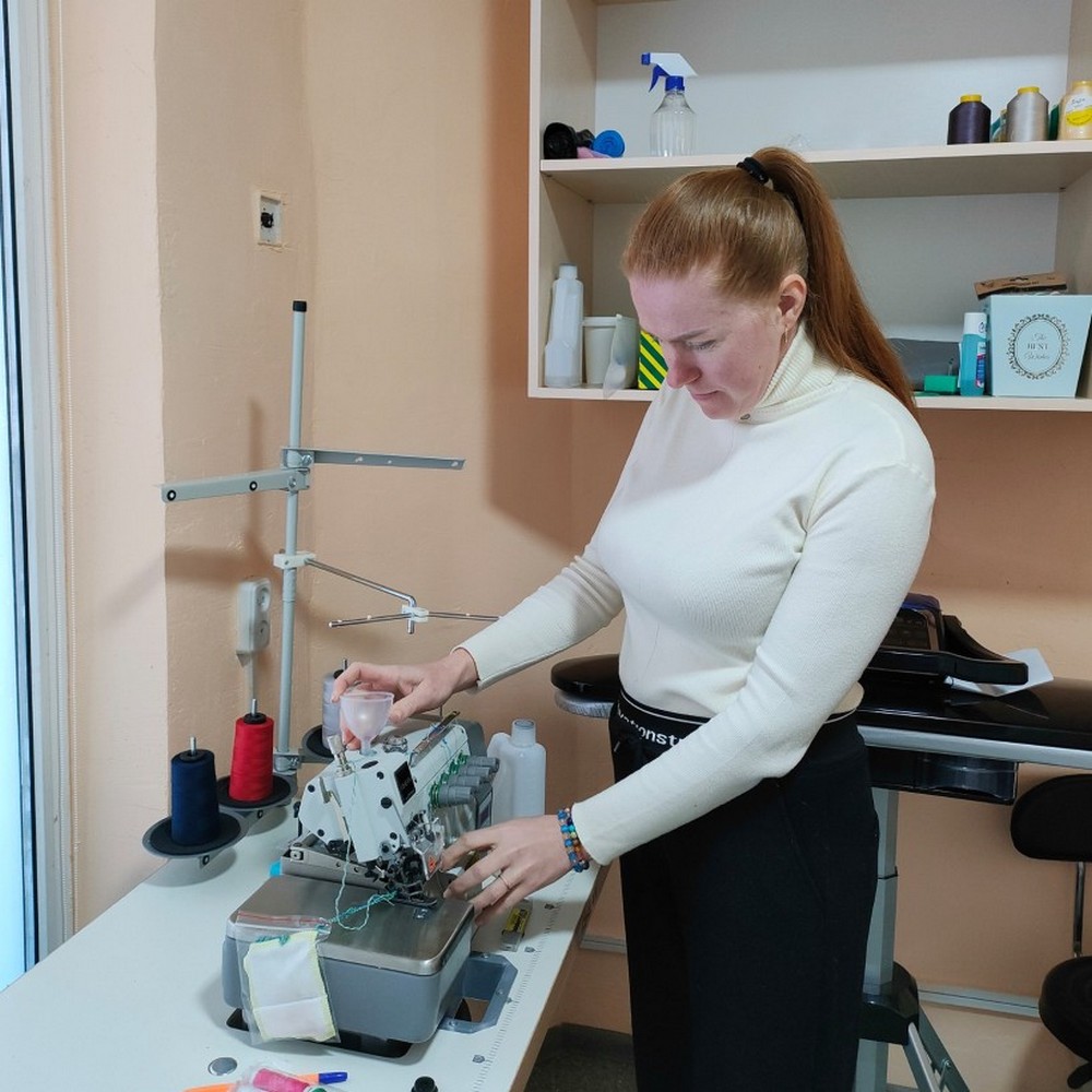 Як грант Власна справа допоміг мешканці Донеччини стати власницею швейного бізнесу (фото)