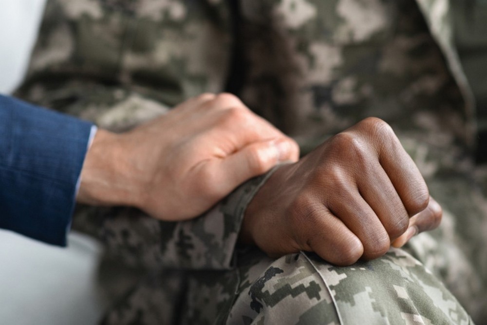 Безкоштовна психологічна допомога для Захисників та їх родин: як і куди звернутися в різних областях – перелік