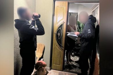 Понад 20 роківт тримав людину