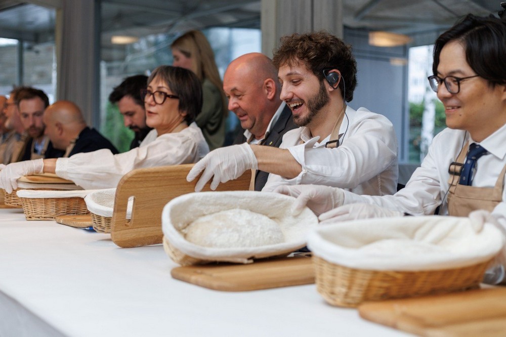 В Україні випікали унікальний хліб в рамках кампанії «Soul of Soil: страви з розмінованих полів». В Україні випікали унікальний хліб в рамках кампанії «Soul of Soil: страви з розмінованих полів».