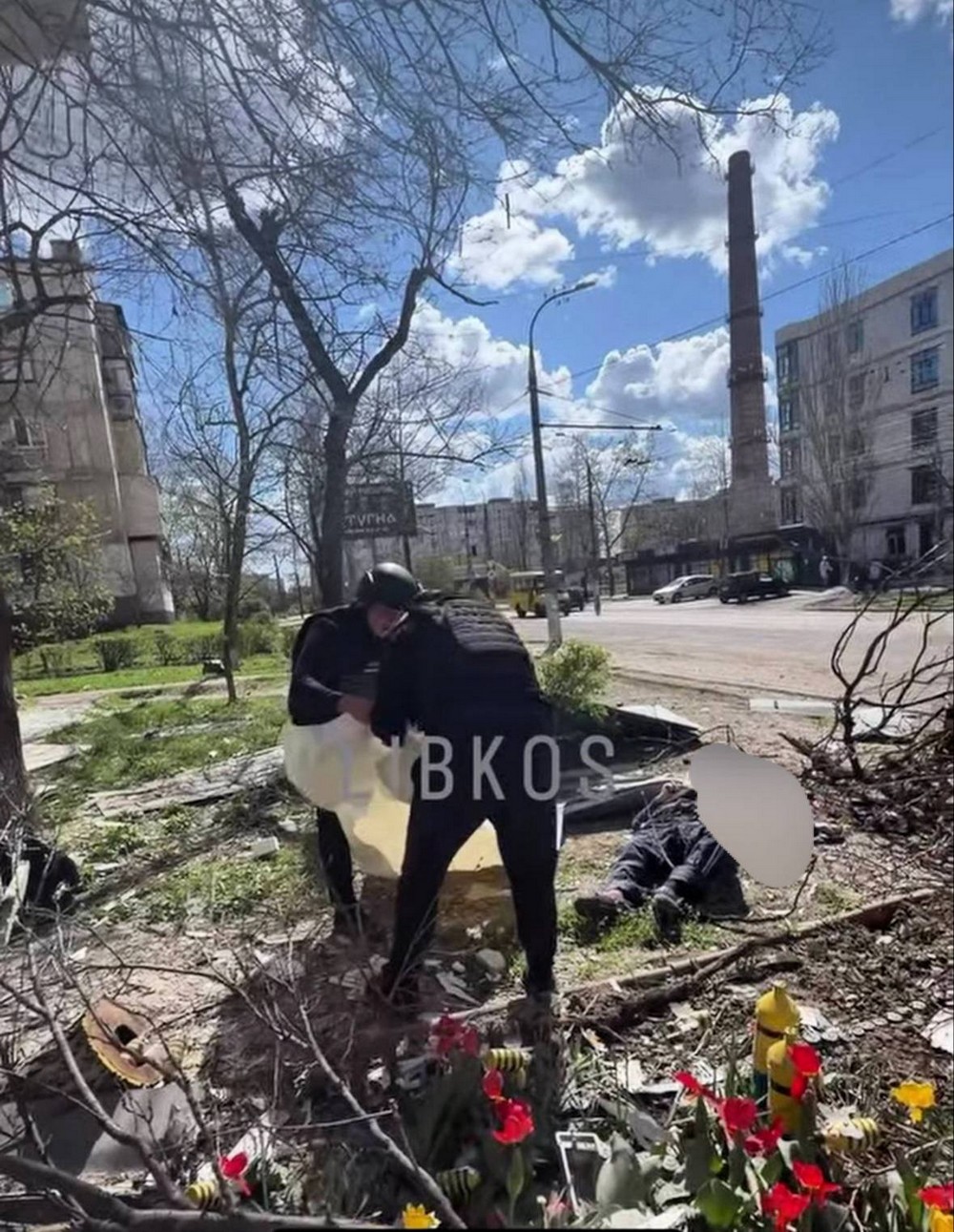 Шестеро вбитих і 22 поранених: пекло у Херсоні і області – ворог скидає бомби, б’є дронами і артилерією (Фото)