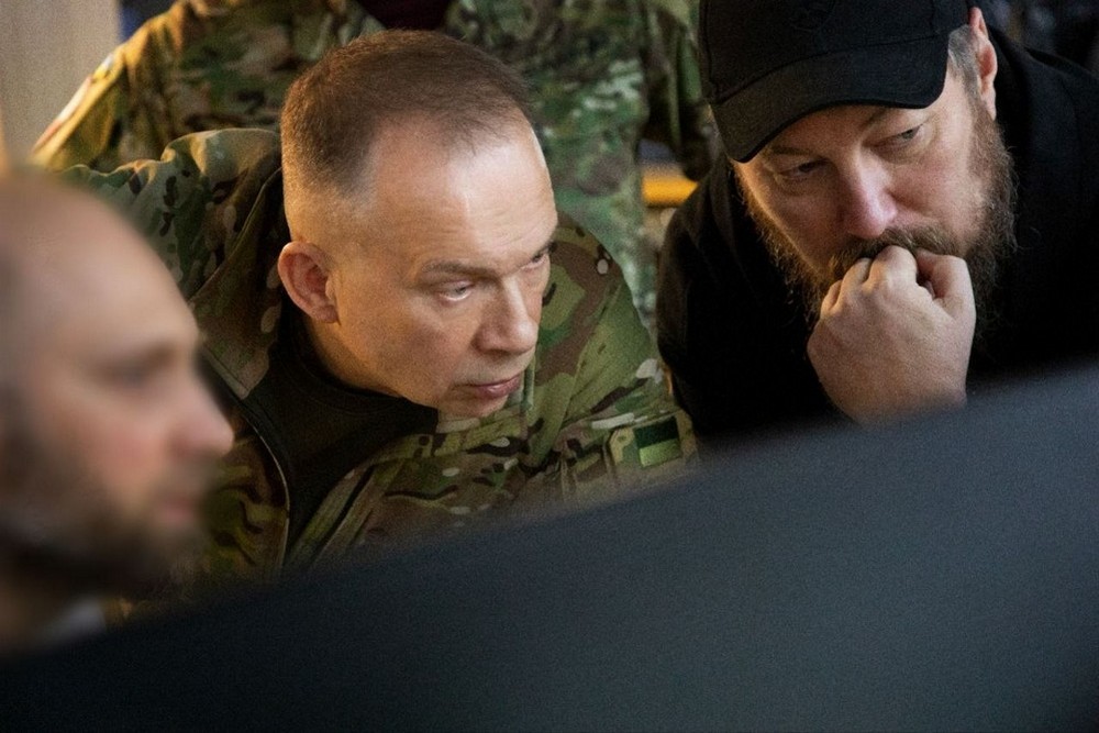 Сирський відвідав найскладніший напрямок фронту: відбили 260 ворожих атак за тиждень Сирський відвідав найскладніший напрямок фронту: відбили 260 ворожих атак за тиждень