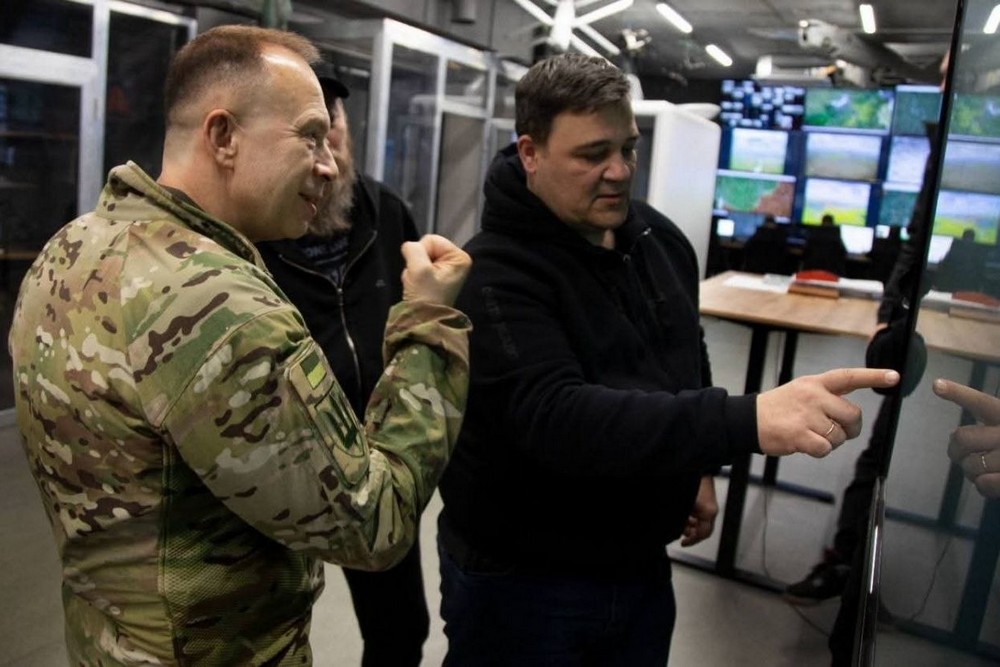Сирський відвідав найскладніший напрямок фронту: відбили 260 ворожих атак за тиждень 1 Сирський відвідав найскладніший напрямок фронту: відбили 260 ворожих атак за тиждень