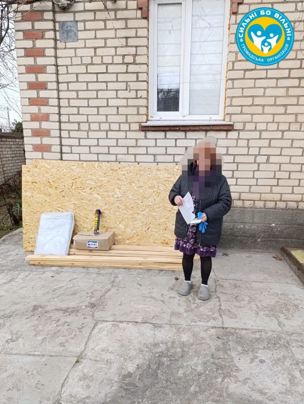 Гуманітарна допомога у Херсоні – можна отримати набори для ремонту