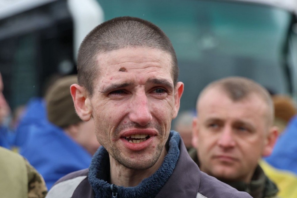 З полону повертаються ще 182 українця: військові і цивільні (фото) З полону повертаються ще 182 українця: військові і цивільні (фото)