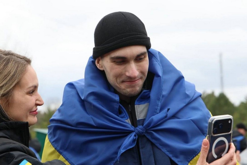 З полону повертаються ще 182 українця: військові і цивільні (фото) З полону повертаються ще 182 українця: військові і цивільні (фото)