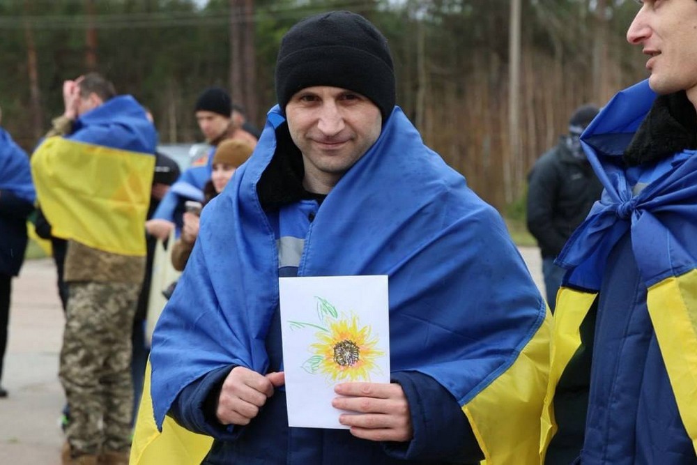 З полону повертаються ще 182 українця: військові і цивільні (фото) З полону повертаються ще 182 українця: військові і цивільні (фото)