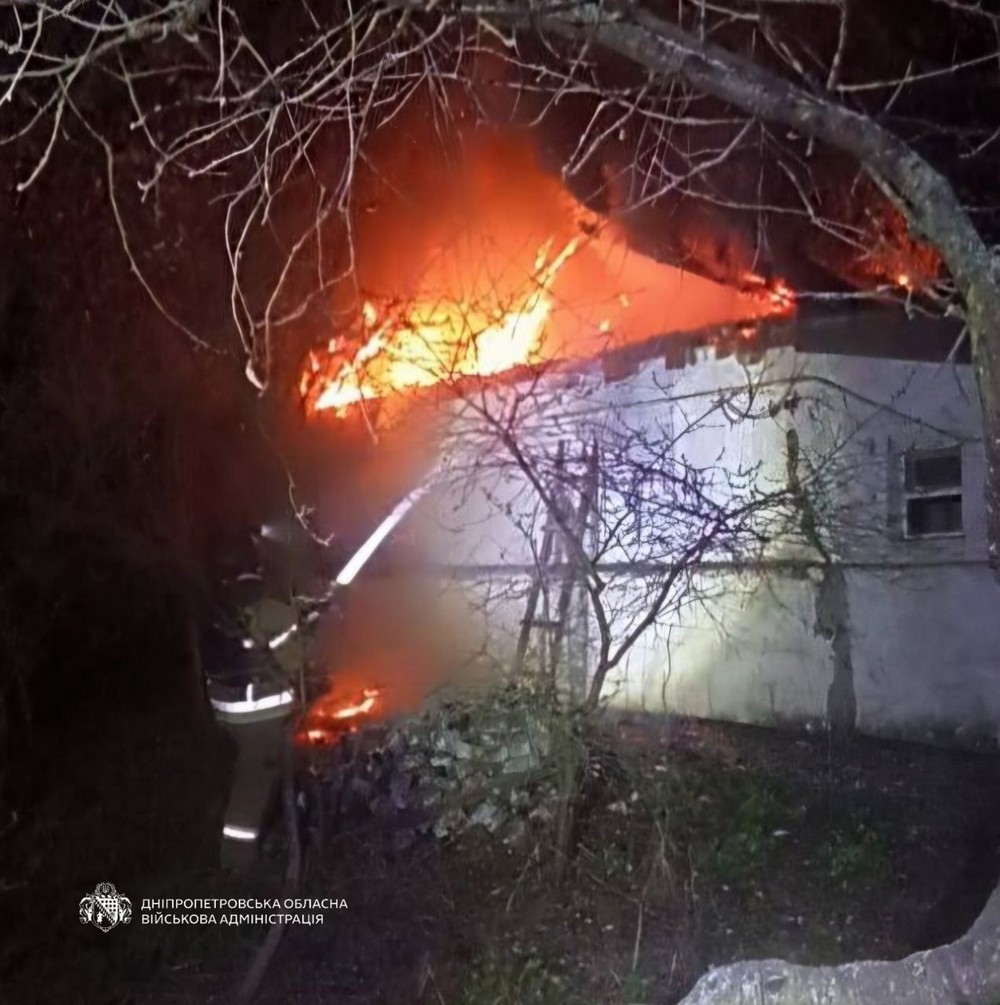 Є жертва і поранені, пожежі, руйнування і відключення світла: нічна повітряна атака 13 квітня – все, що відомо (фото, відео)