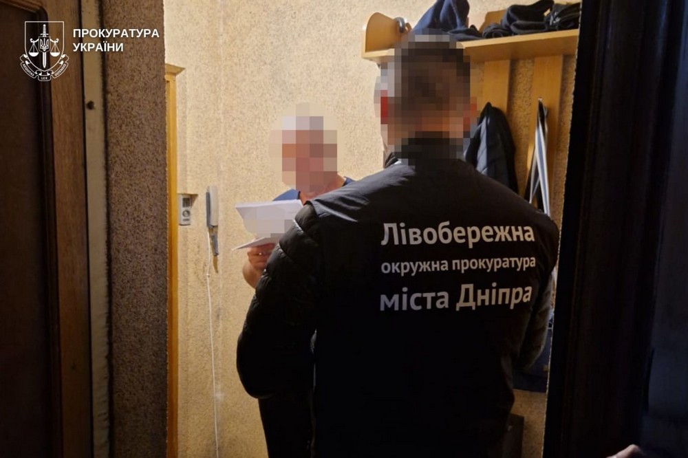 У Дніпрі депутат фіктивно «влаштував» на роботу з бронюванням сина і знайомих У Дніпрі депутат фіктивно «влаштував» на роботу з бронюванням сина і знайомих