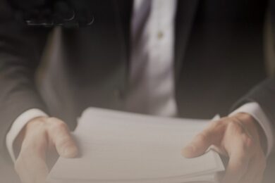 Людину оголосили померлою, але вона жива – які правові наслідки