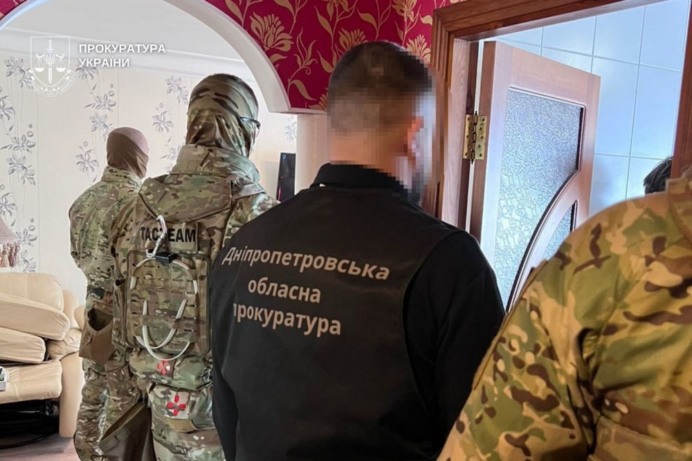 Міжрегіональну групу шахраїв викрили правоохоронці Дніпропетровщини. Зловмисниками була створена фейкова «єДопомога». У 20 громадян видурили близько 5 млн грн. Розповідаємо, як працювала схема