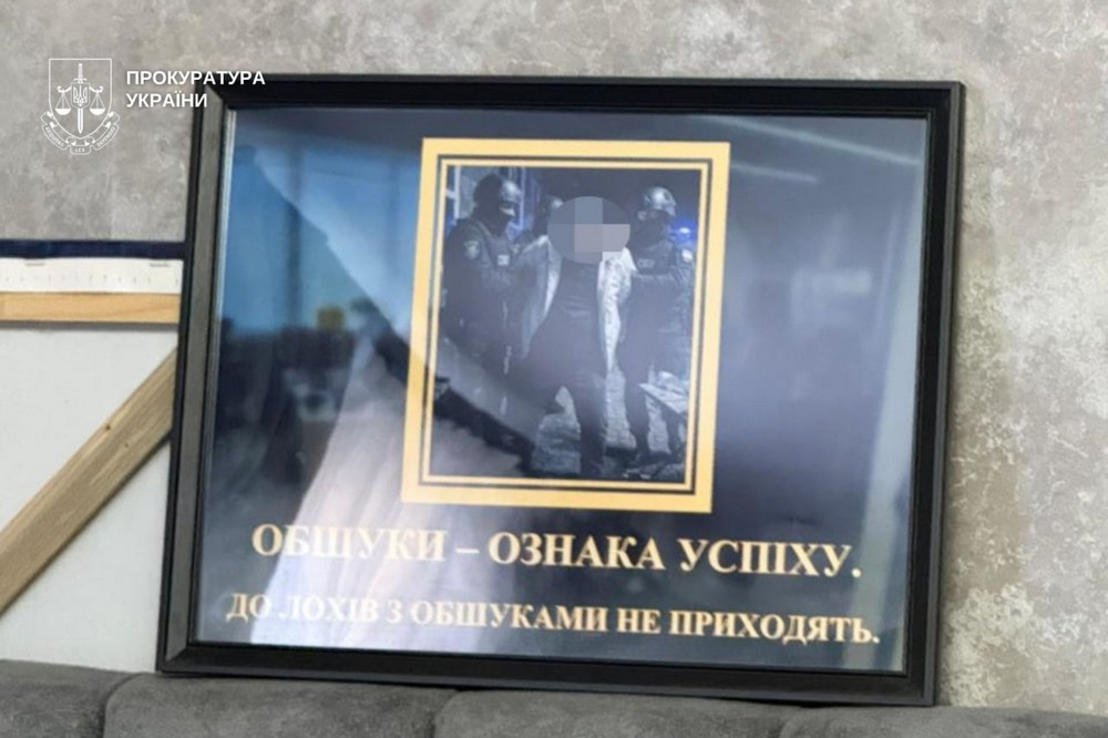 Міжрегіональну групу шахраїв викрили правоохоронці Дніпропетровщини. Зловмисниками була створена фейкова «єДопомога». У 20 громадян видурили близько 5 млн грн. Розповідаємо, як працювала схема