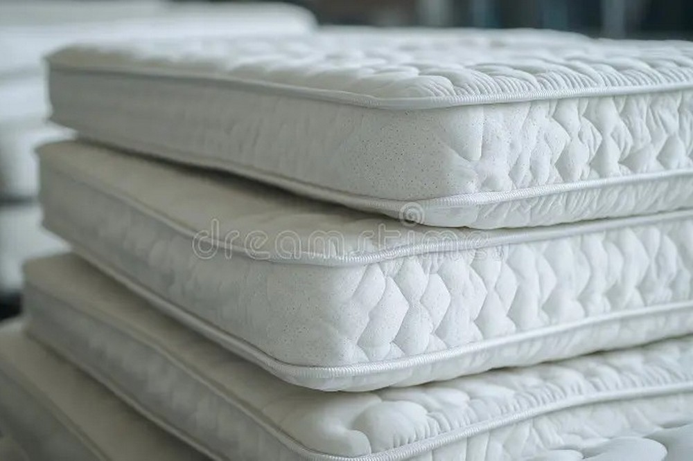 Допомога для ВПО у Кам’янському та районі – можна отримати матраци