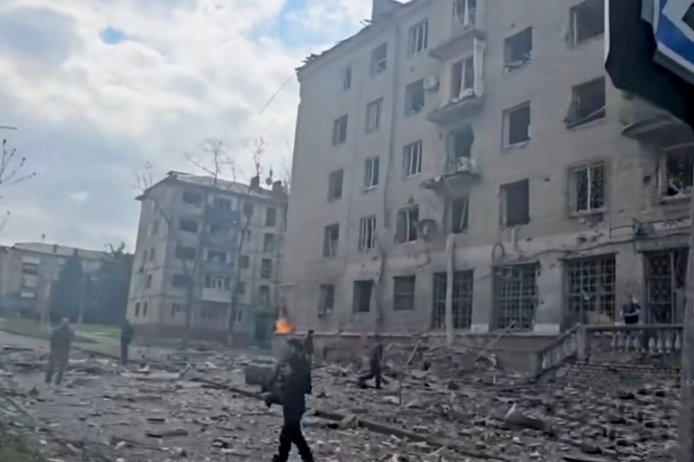 Багато постраждалих і руйнування - масований удар бомбами по Краматорську 11 квітня (фото, відео) 1 Багато постраждалих і руйнування - масований удар бомбами по Краматорську 11 квітня