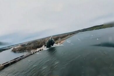 Окупанти атакували Печенізьку дамбу шістьма КАБами (відео)