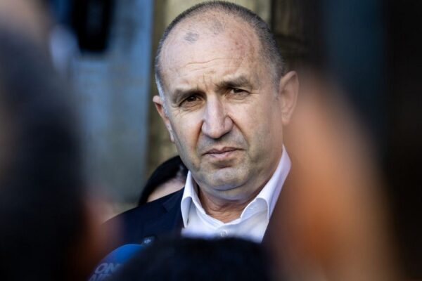 Вибори в Болгарії: перемагає коаліція прихильників Радева, який закликав віддати території України