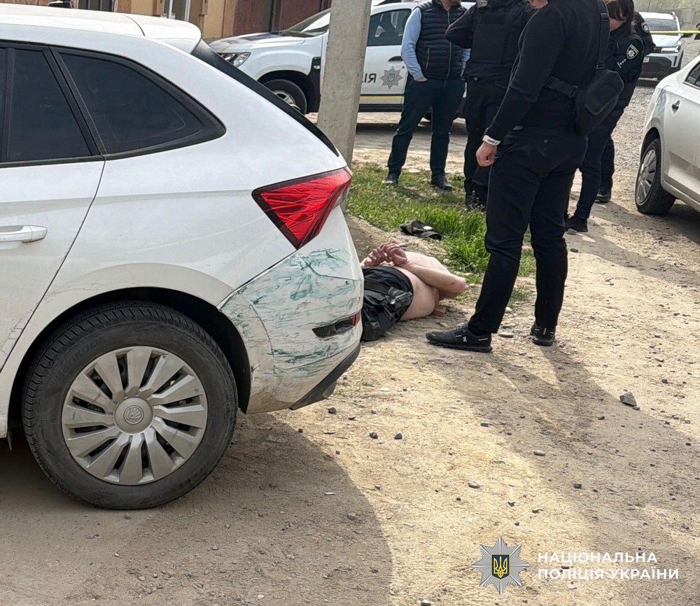 Викрав жінку з 3-річною дитиною і відкрив вогонь по правоохоронцях – на Закарпатті затримано зловмисника Викрав жінку з 3-річною дитиною і відкрив вогонь по правоохоронцях – на Закарпатті затримано зловмисника