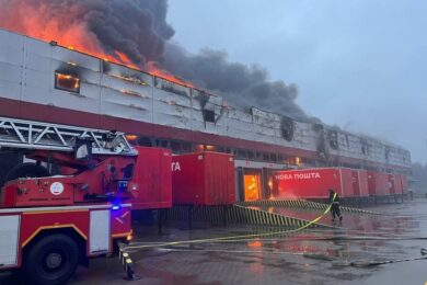 Удари по «Новій пошті» і енергетиці, є поранені: масована нічна повітряна атака 1 квітня – все, що відомо (фото, відео)