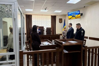 Здала в «оренду» двох своїх дітей за 1000 доларів: на Закарпатті затримали горе-матір